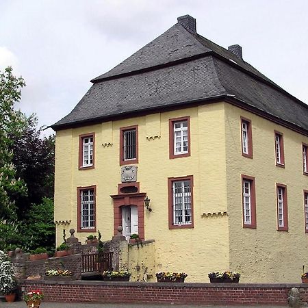 Charmante Ferienwohnungen Auf Reitstall Wasserburg Anstel - Ein Ort Zum Wohlfuehlen Und Entspannen Rommerskirchen Exteriör bild