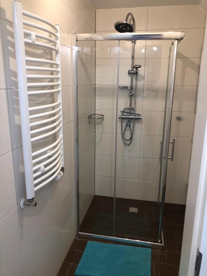 Charmante Ferienwohnungen Auf Reitstall Wasserburg Anstel - Ein Ort Zum Wohlfuehlen Und Entspannen Rommerskirchen Exteriör bild