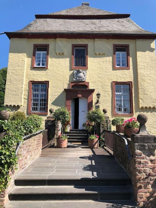 Charmante Ferienwohnungen Auf Reitstall Wasserburg Anstel - Ein Ort Zum Wohlfuehlen Und Entspannen Rommerskirchen Exteriör bild